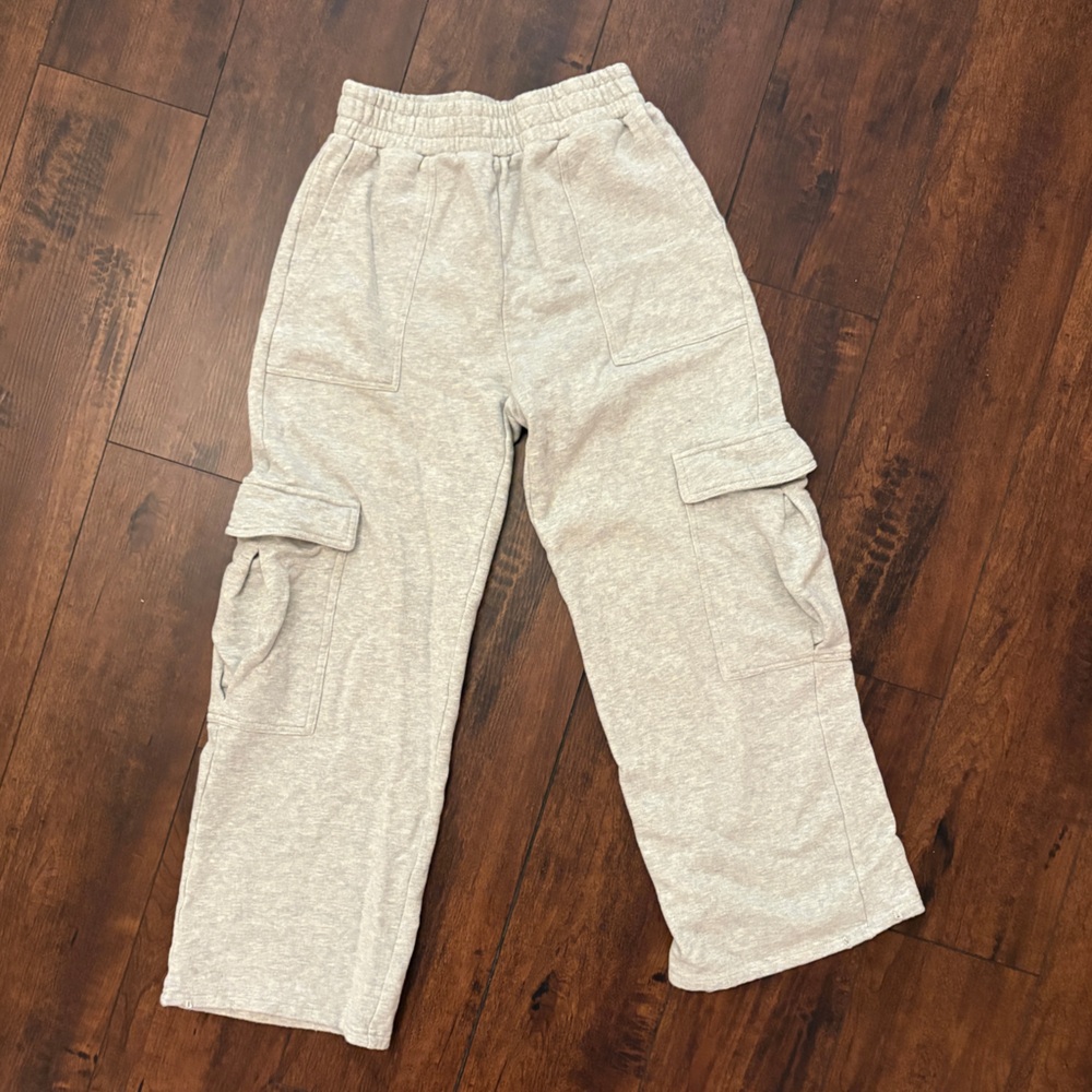 Wide-Leg Gray Cargo Sweatpants